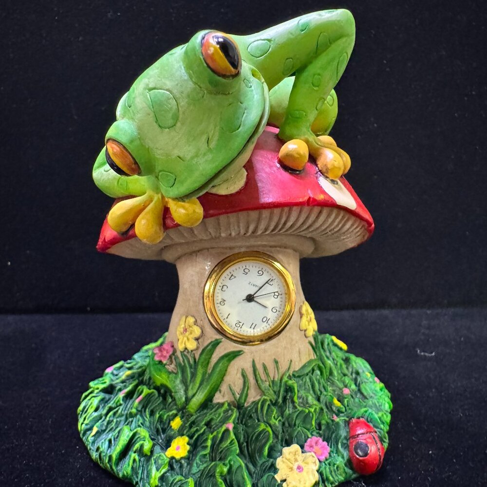 Frog on Mushroom Quartz Clock by Collector Gallery Inc 0137070 New   1497